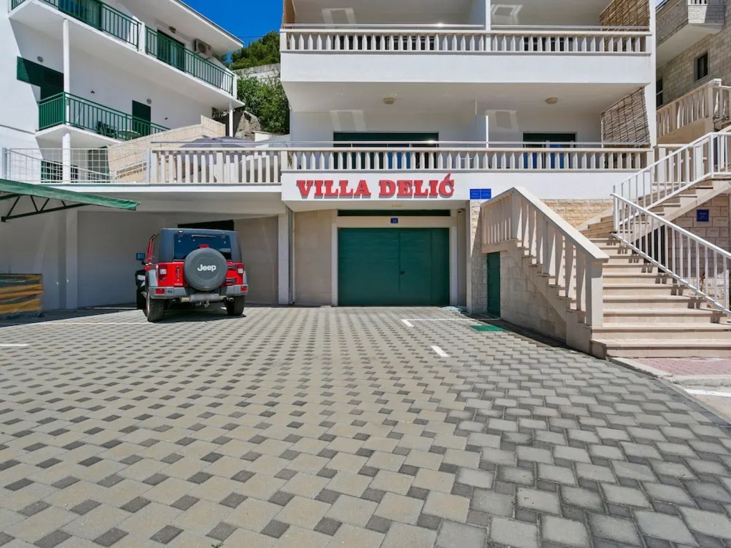 Delightful Apartment in Drvenik With Balcony