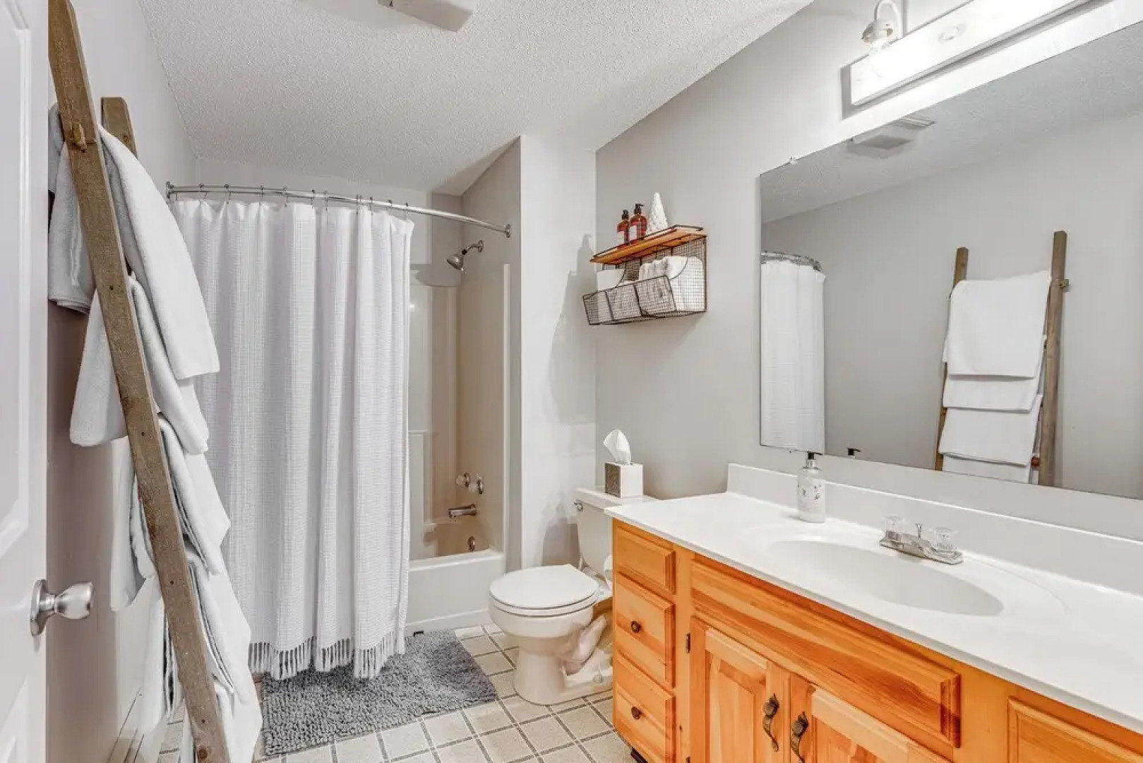 Bartlett Condo: 1 Mi to Attitash Mountain Resort!