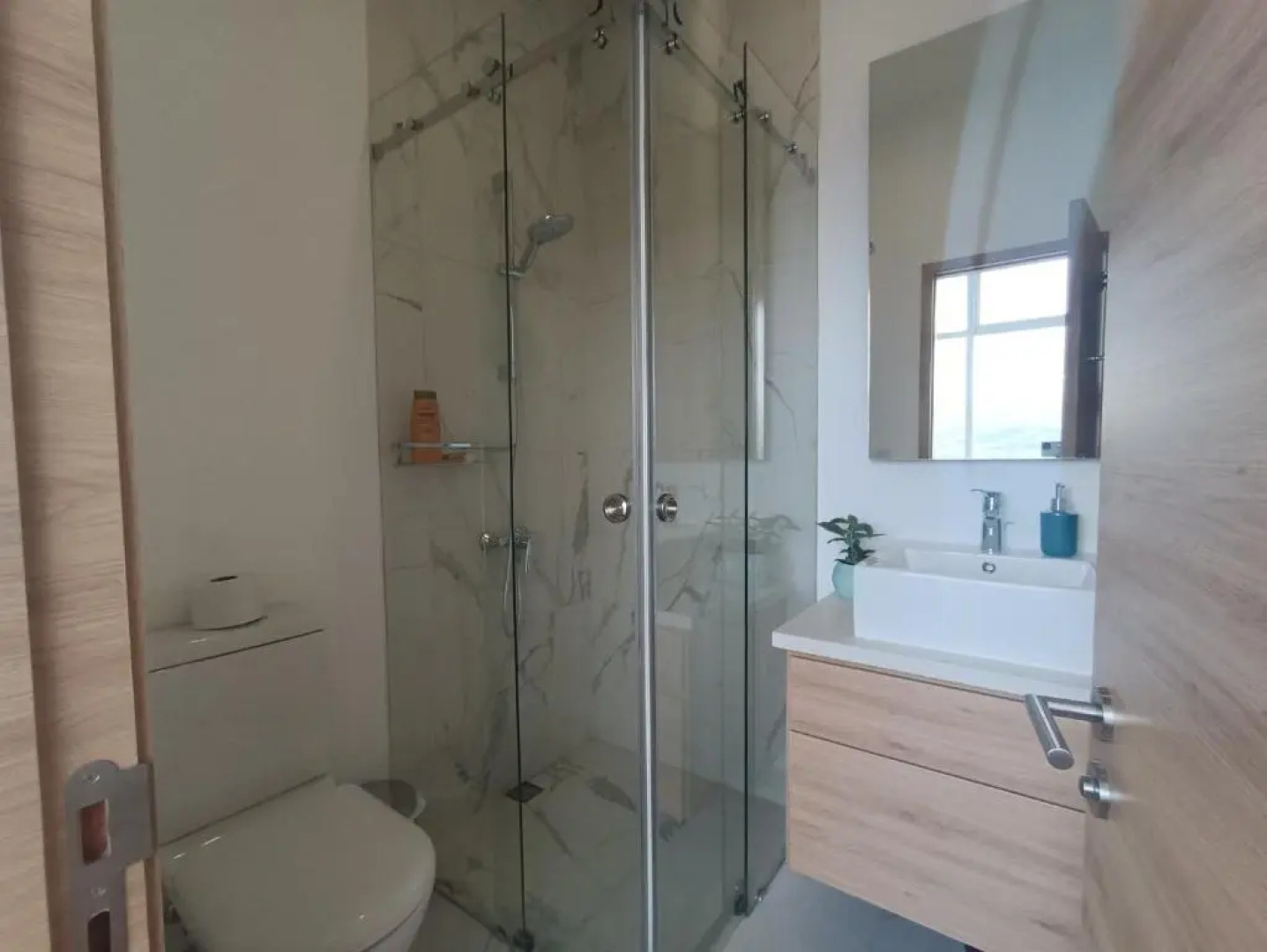 Hermoso departamento 2 habitaciones piso 23 con balcón y jardín en el mejor edificio del Ecuador