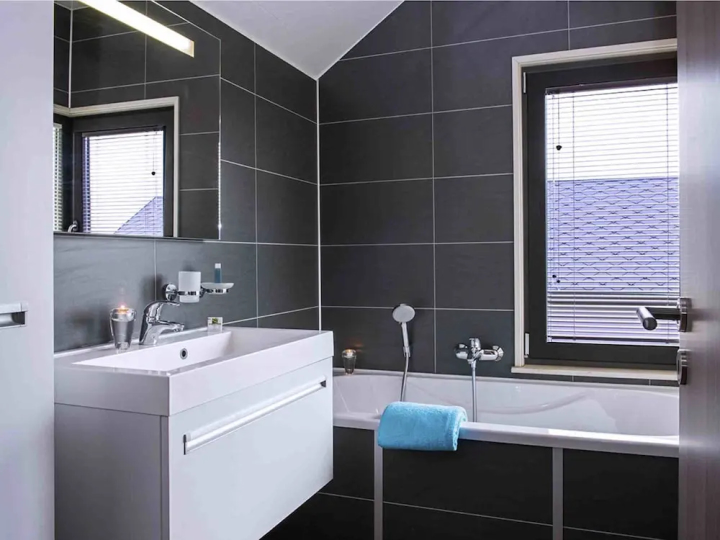 Nice Luxuriuos Villa With Sauna, Located in a Lake Area