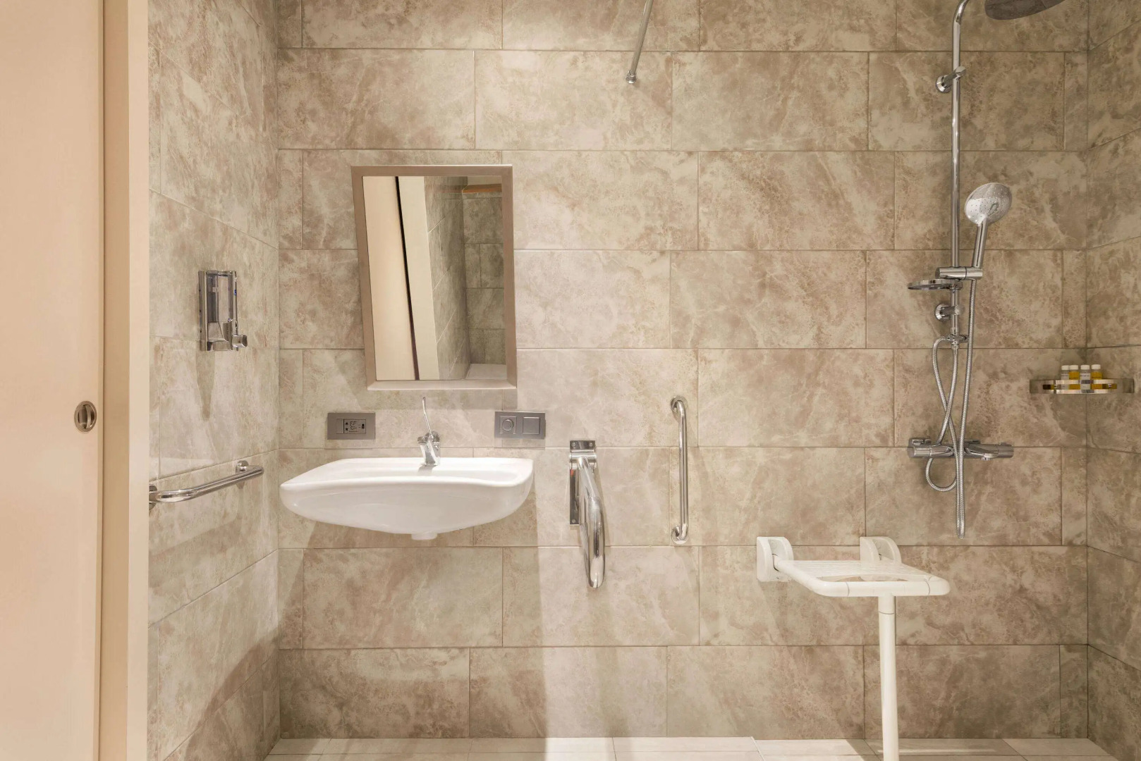 Отель Ramada Encore by Wyndham Zomin