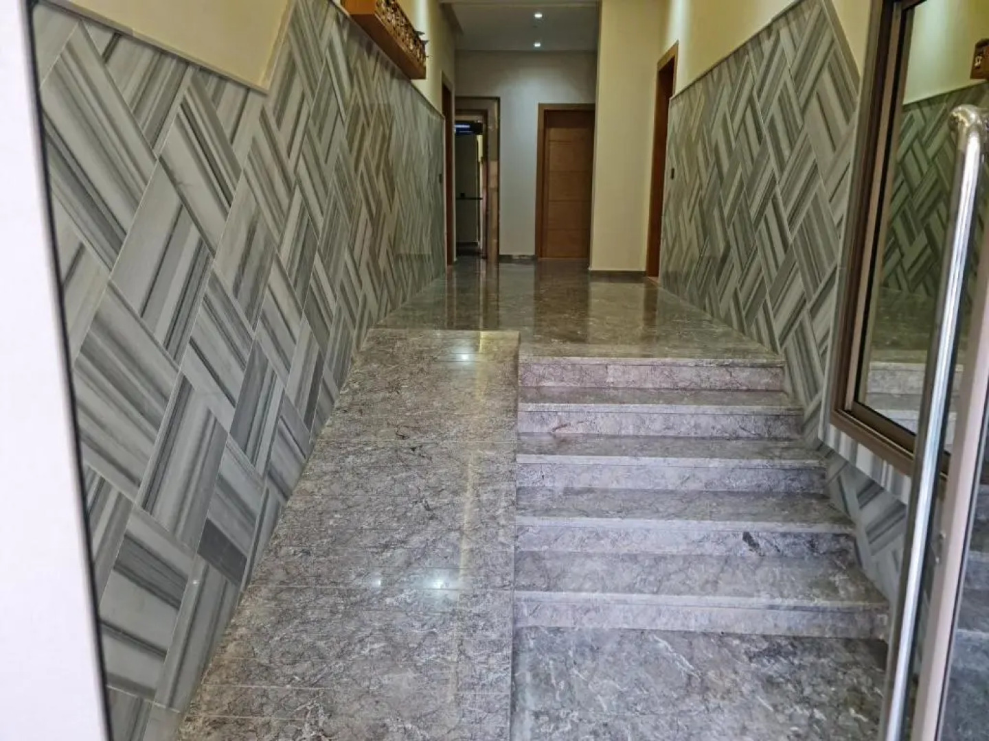 Appartement neuf avec piscine à 300m de la plage!