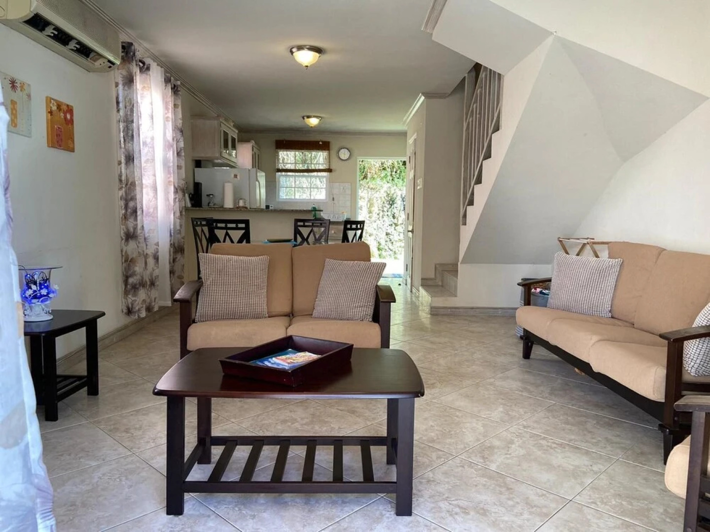 Inviting 2-bed Apartment West Coast Private