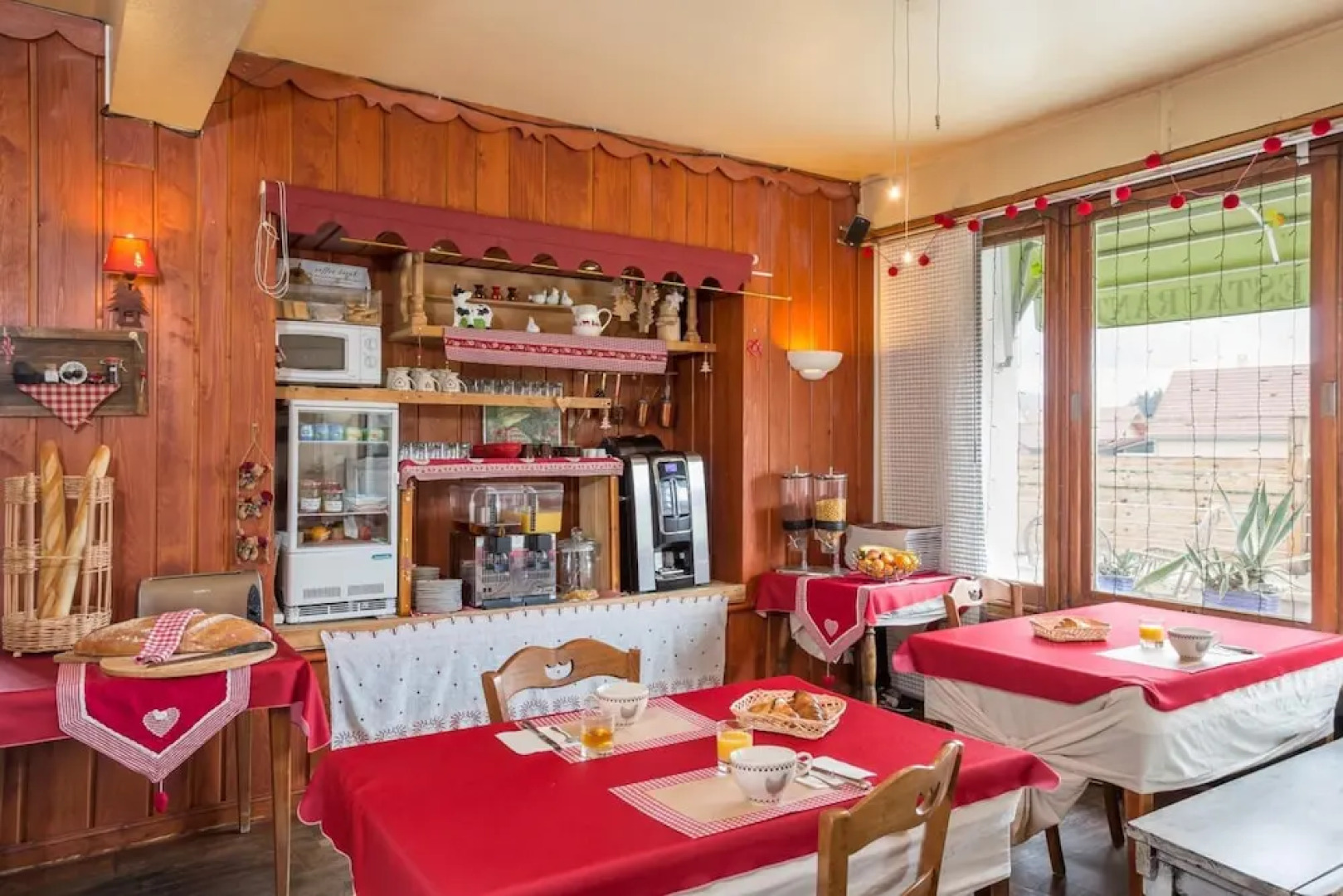 Logis Hôtel Le Gai Pinson