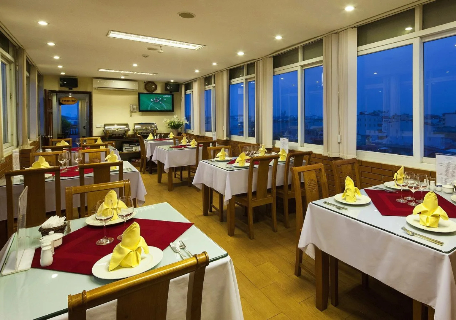 Lucky 3 Hotel & Travel