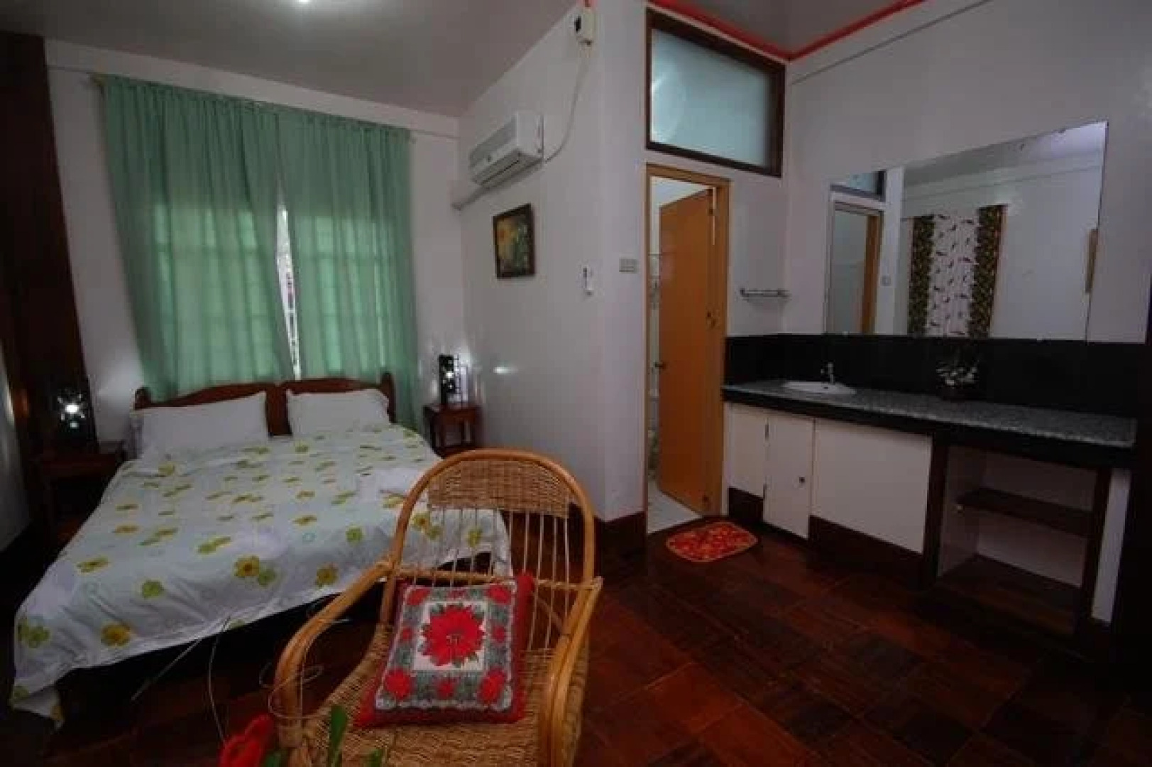 Villa Leonora Beach Resort