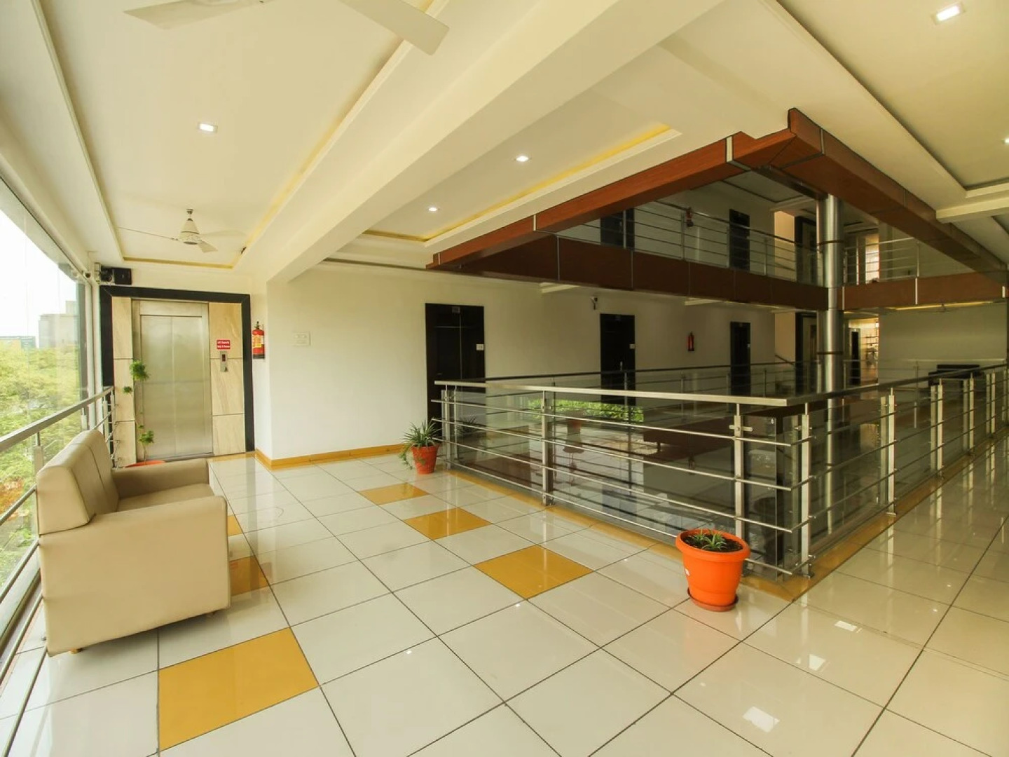 Capital O 3285 Hotel Radiant