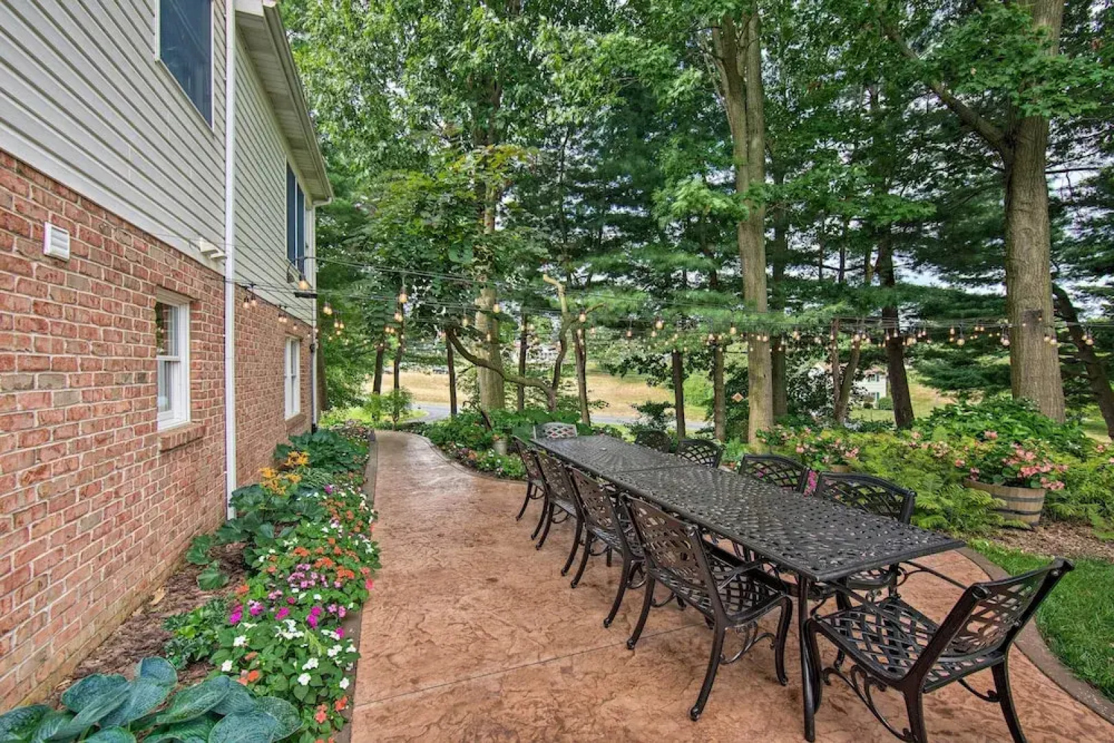 Charming Apartment w/ Yard & Beautiful Gardens!