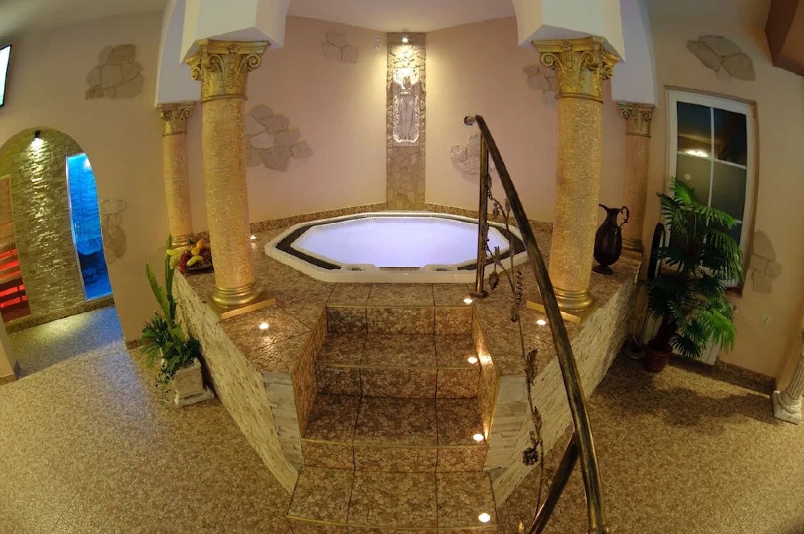 Hotel & Spa Antyczny Dwór