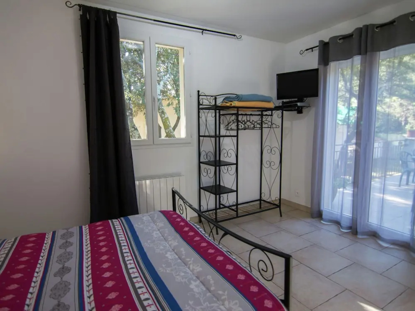 Modern Villa with Private Pool in Ledenon