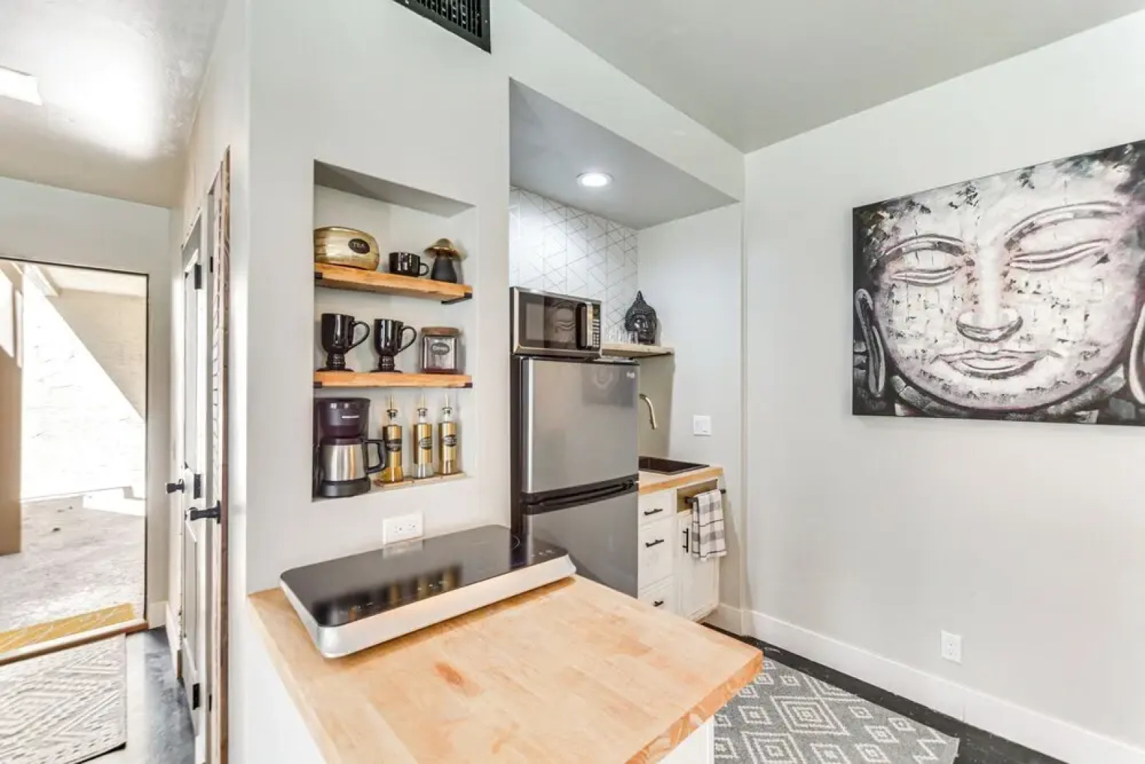 Near Golf: Indian Wells Studio w/ Pool Access