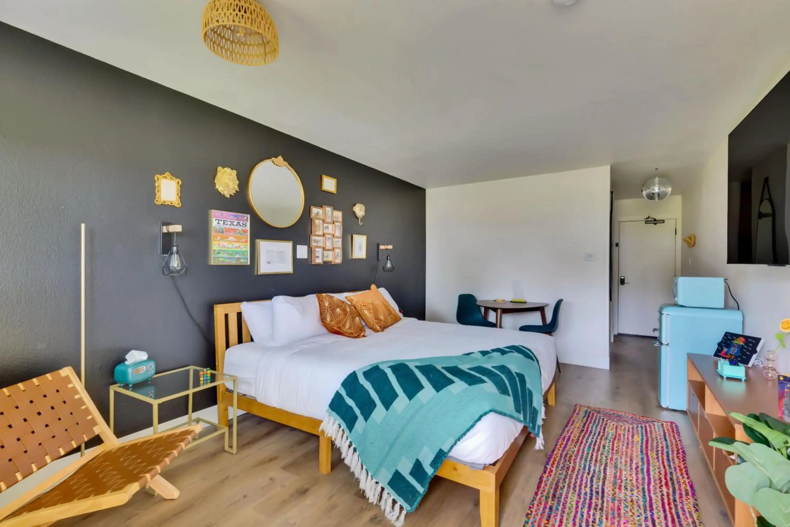 Hotel McCoy - Art, Libations, Pool Society