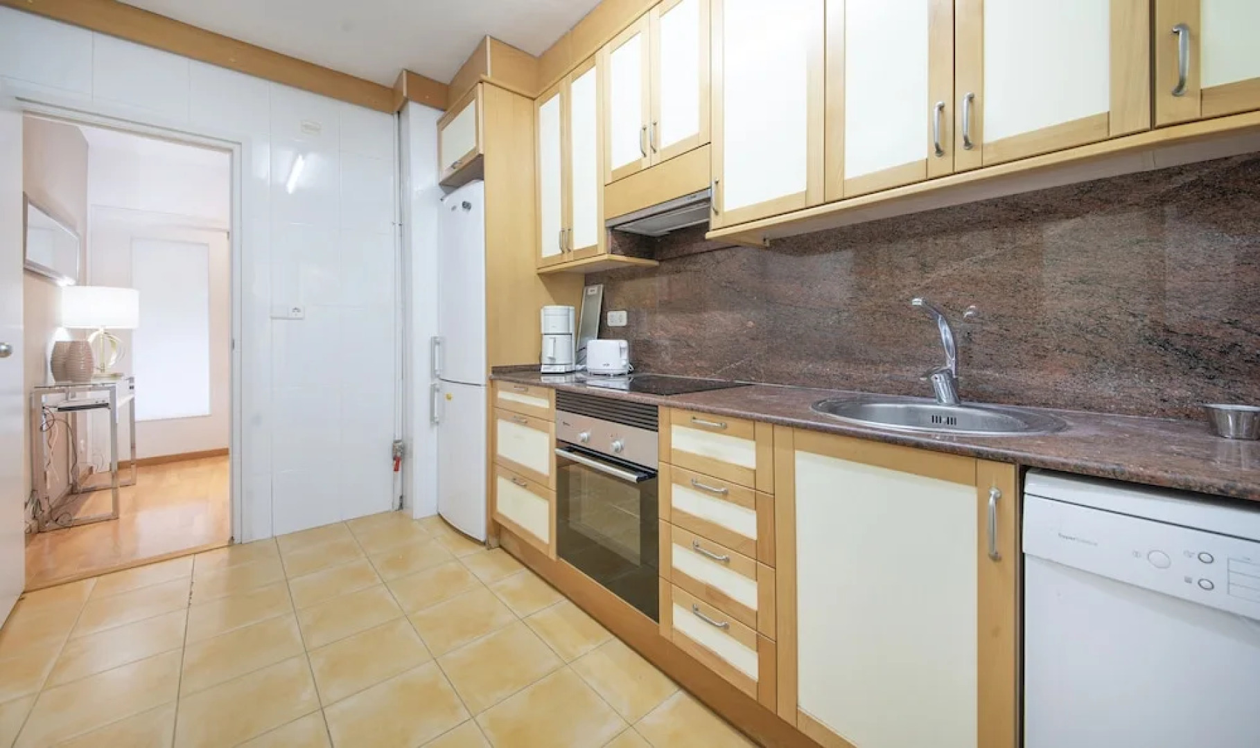 Tennis Apartment TVL 105