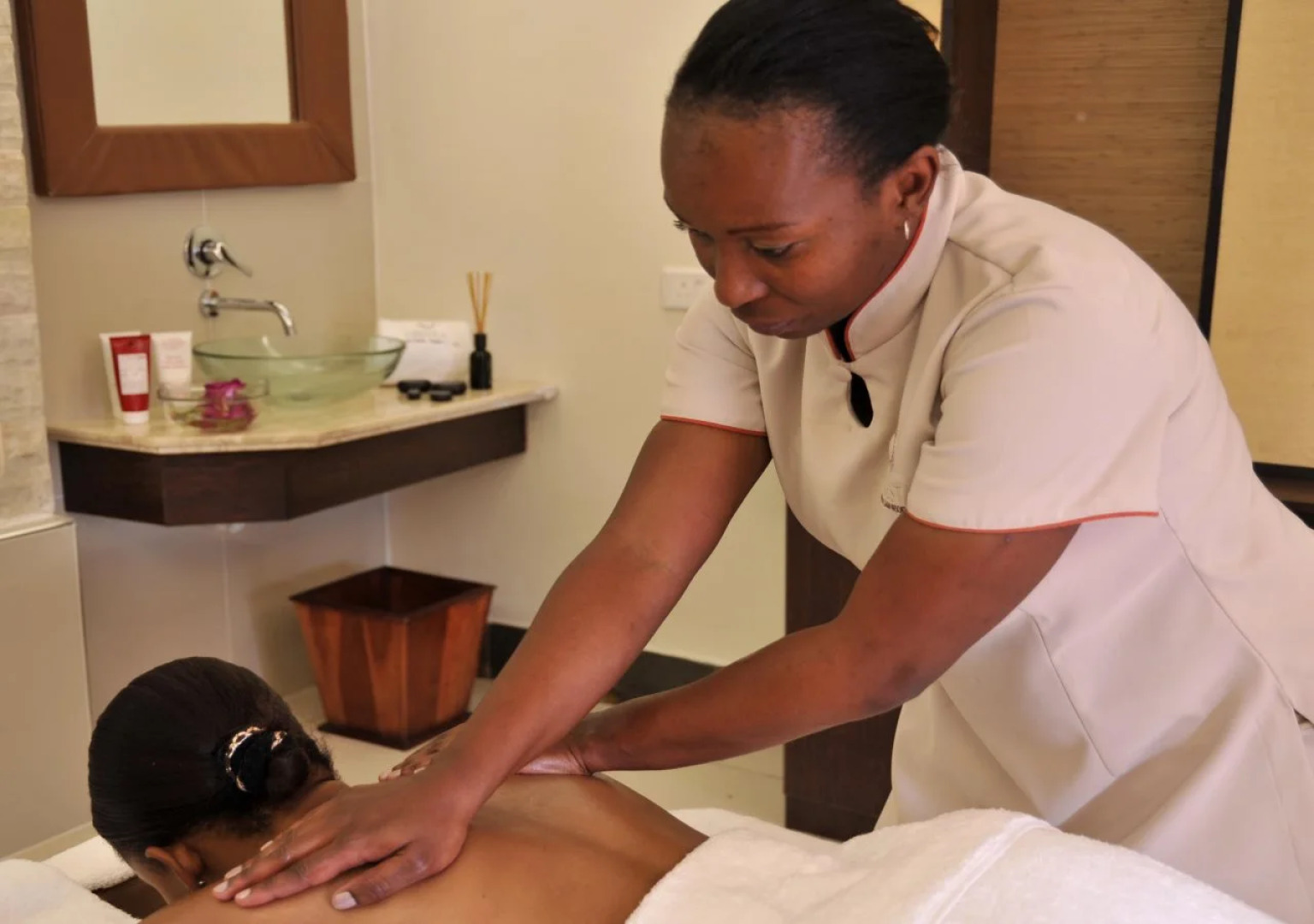 Cresta Mowana Safari Resort & Spa