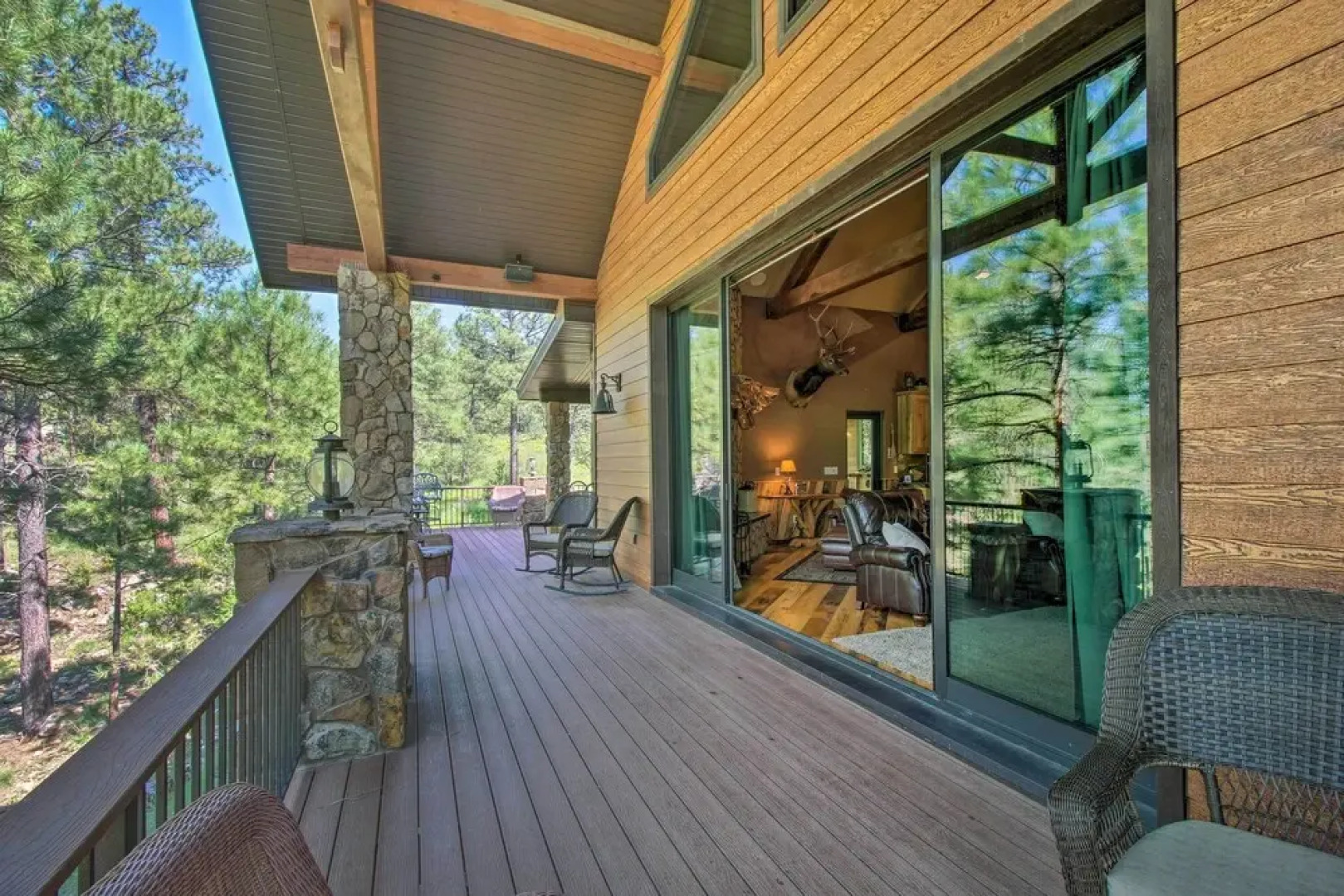 Outdoor Fireplace, Gas Grill: Luxe Heber Cabin!