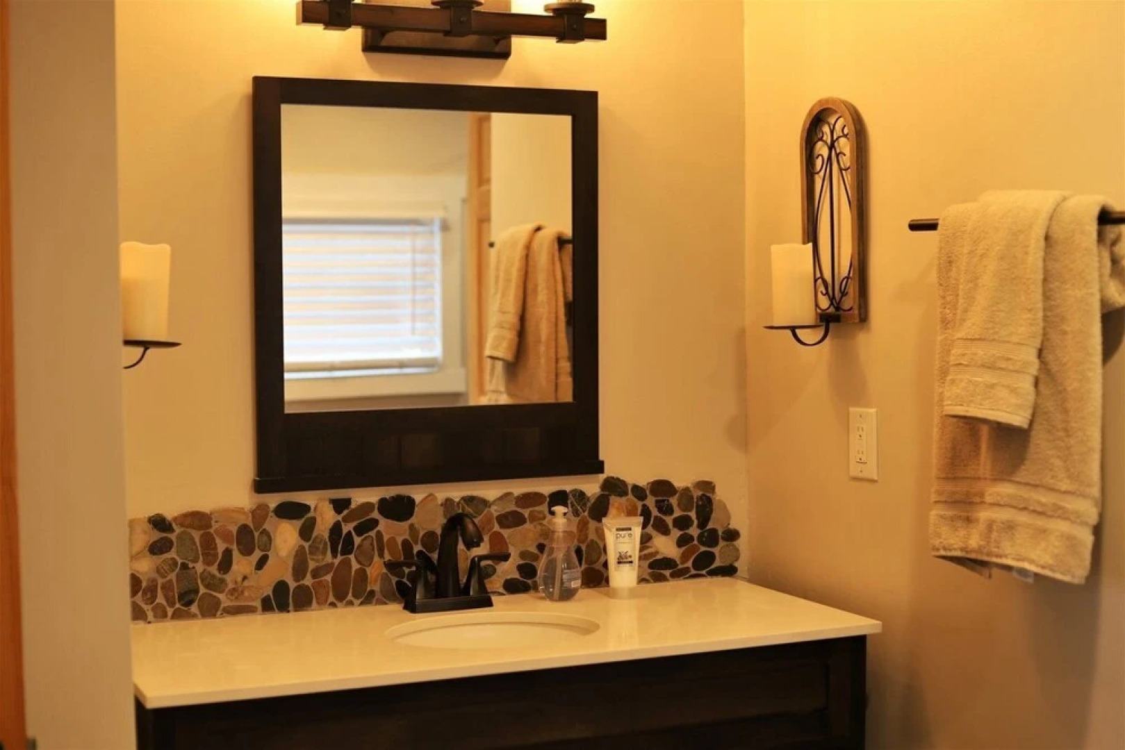 Just Listed! Pet Friendly Newly Renovated Private Home in the White Mountains Next Door to Owl`s Nest Golf Course-os227c