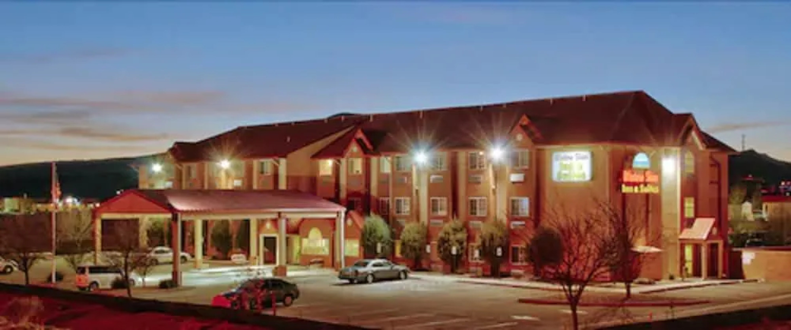 Western Skies Inn And Suites