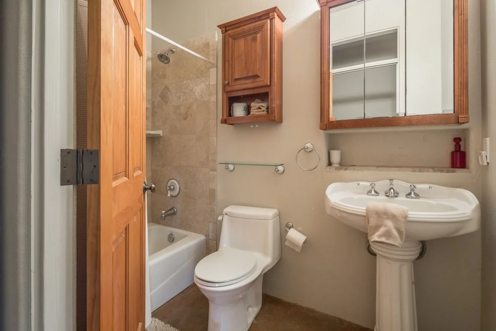 Rock 'n' Wood 4 Bedrooms 3.5 Bathrooms Home