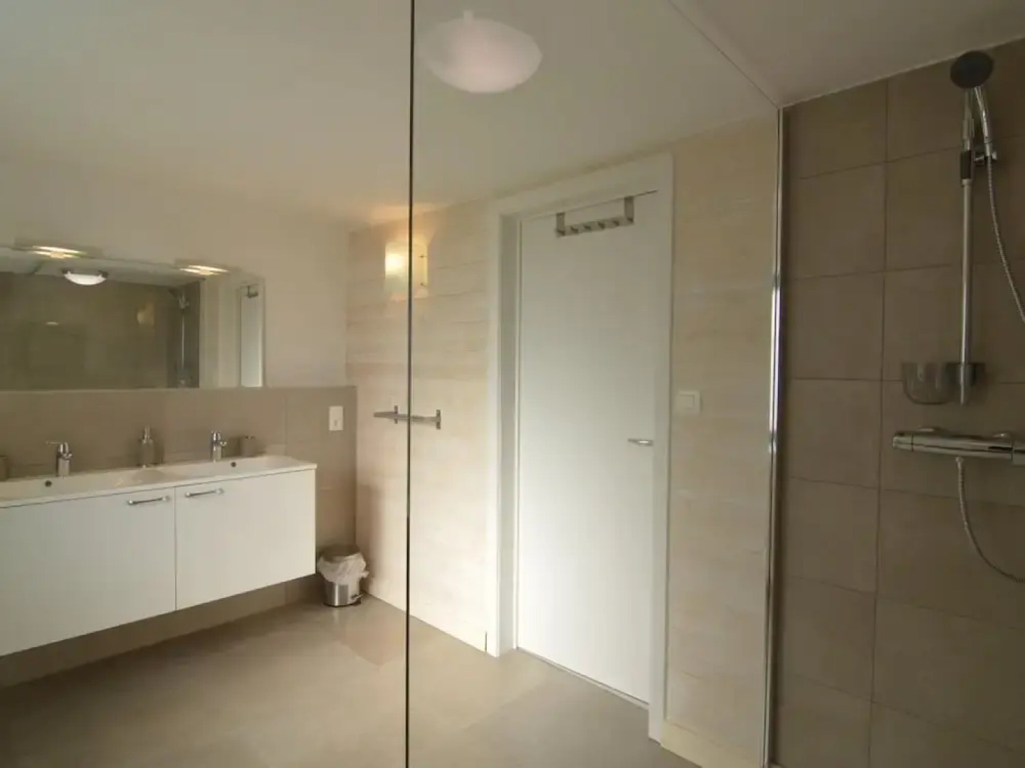 Large Holiday Home in Waimes With a Garden