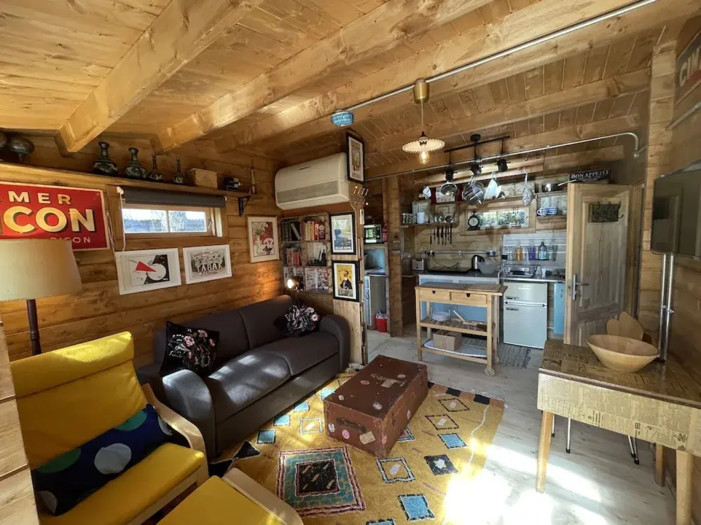 Retro Lodge nr Dartoor With hot tub & opt Sauna