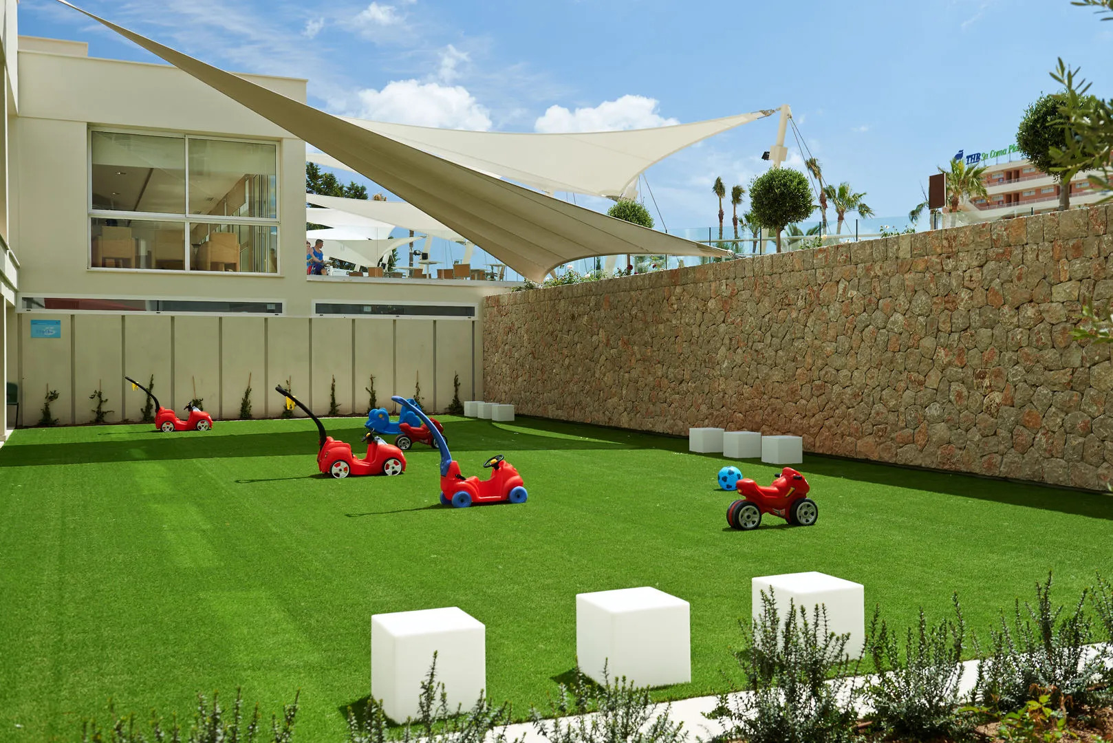 Hipotels Coma Gran Aparthotel