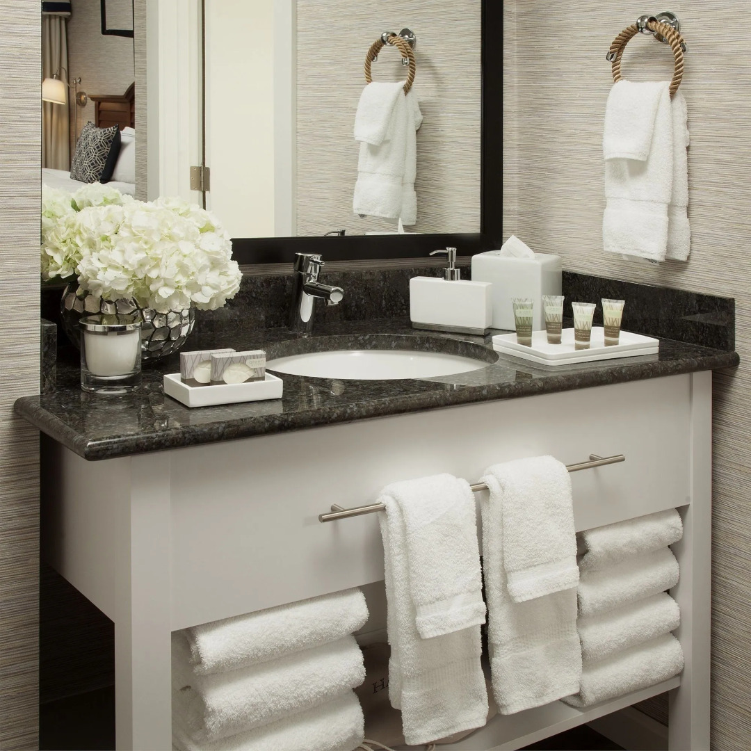 Hyannis Harbor Hotel