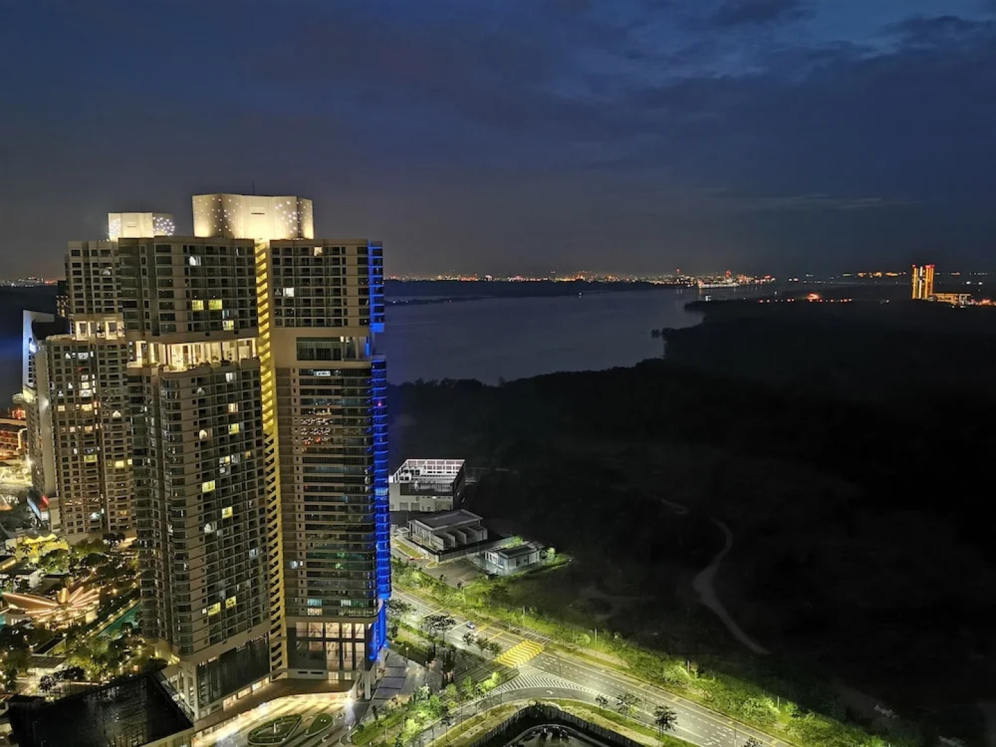 Almas Suites Puteri Harbour Hello Kitty