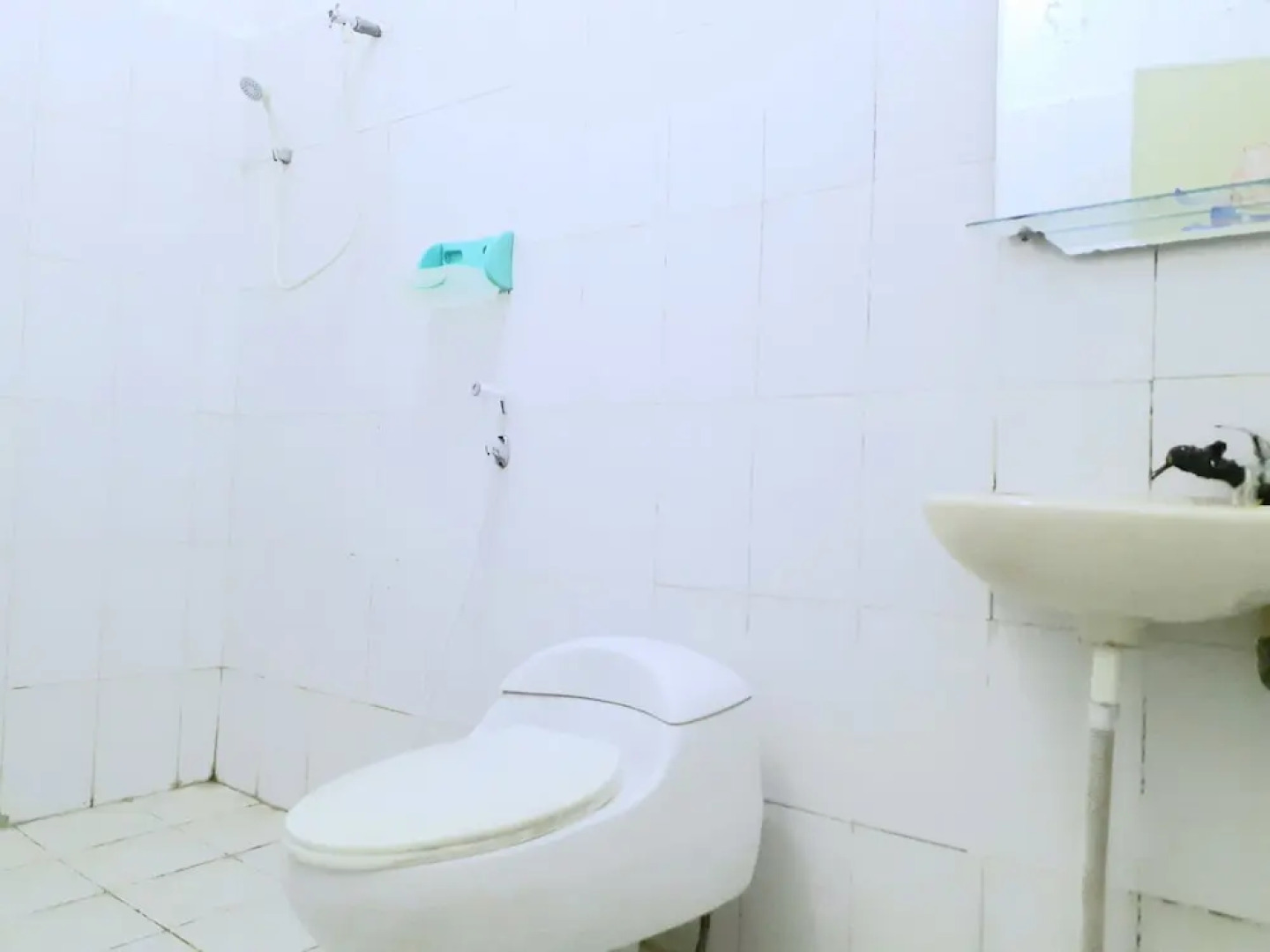 Almira Homestay near Airport - Hostel