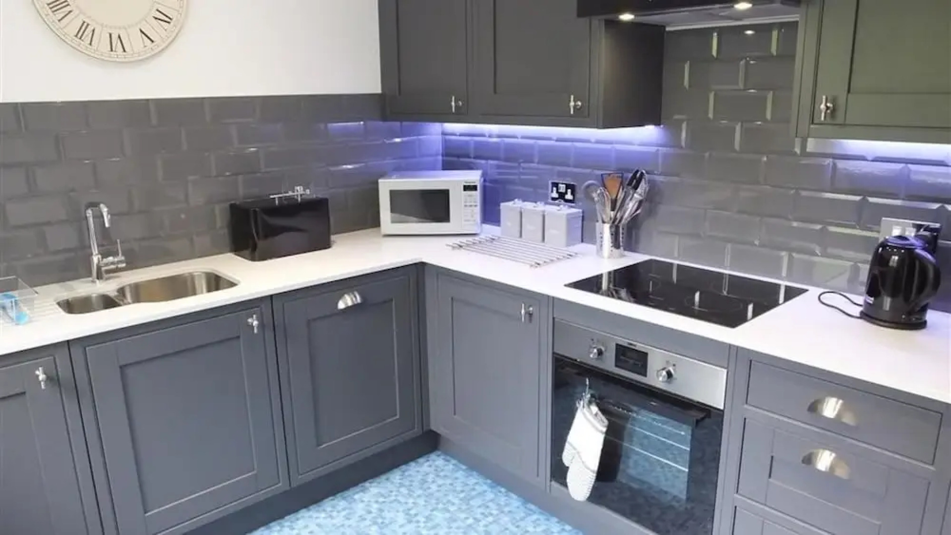 Cambrie - 25 Bryn Y Mor