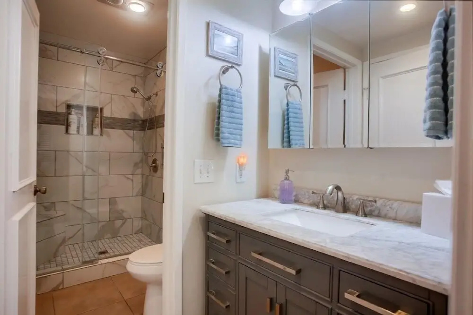 Oceanfront 1 bedroom, Pool, Spa, Beach Access by RedAwning