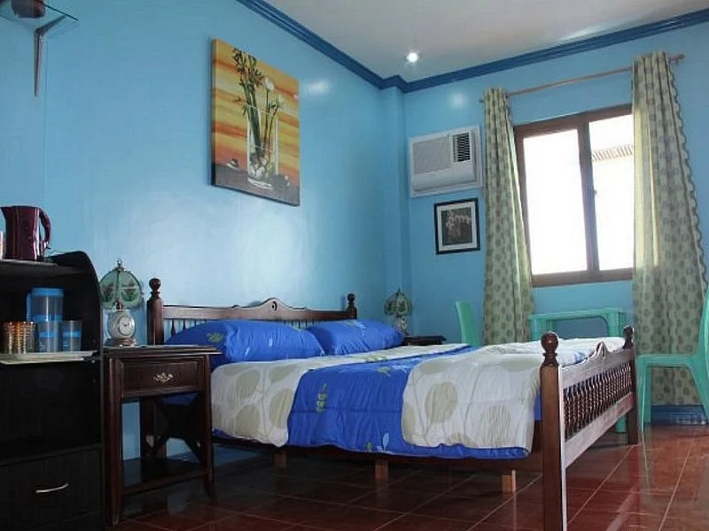 Captain Hook's Red Parrot Inn