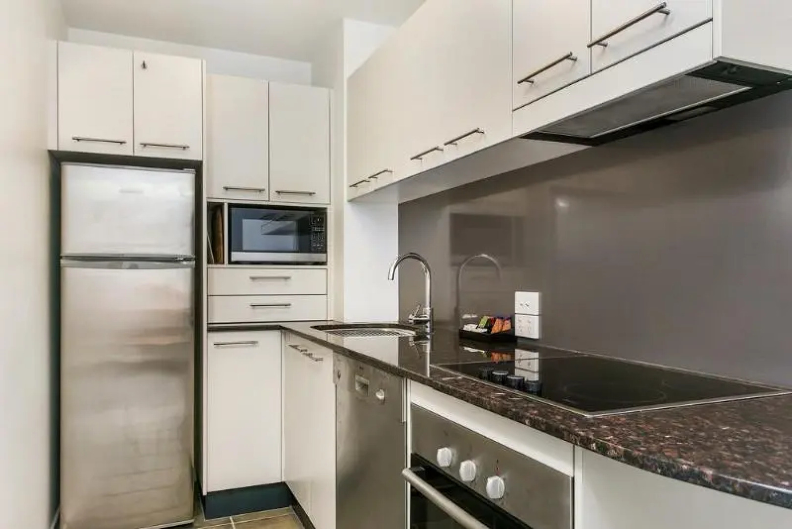 Lennox Holiday Apartments