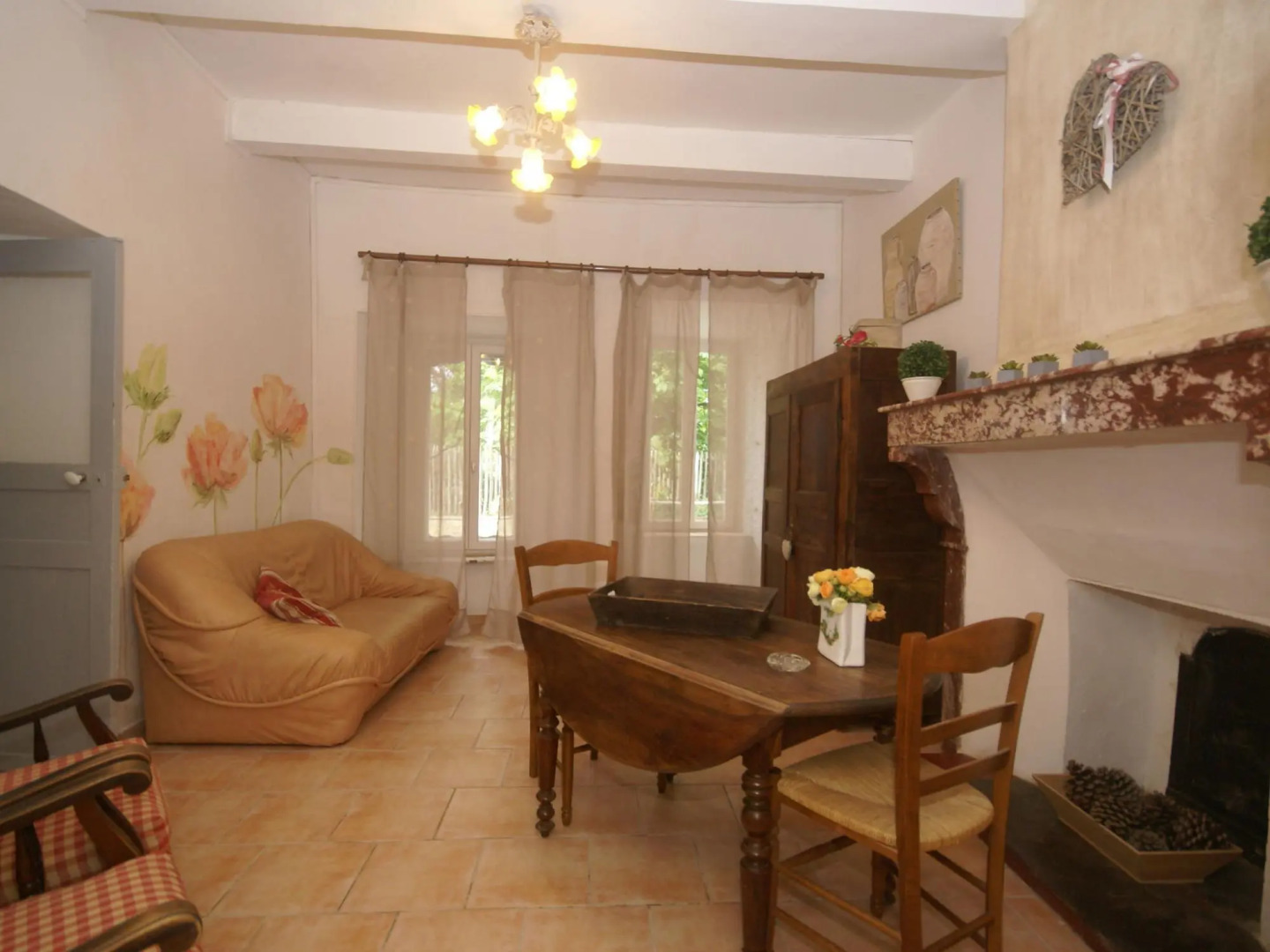 Charming Holiday Home in La Caunette with Swimming Pool