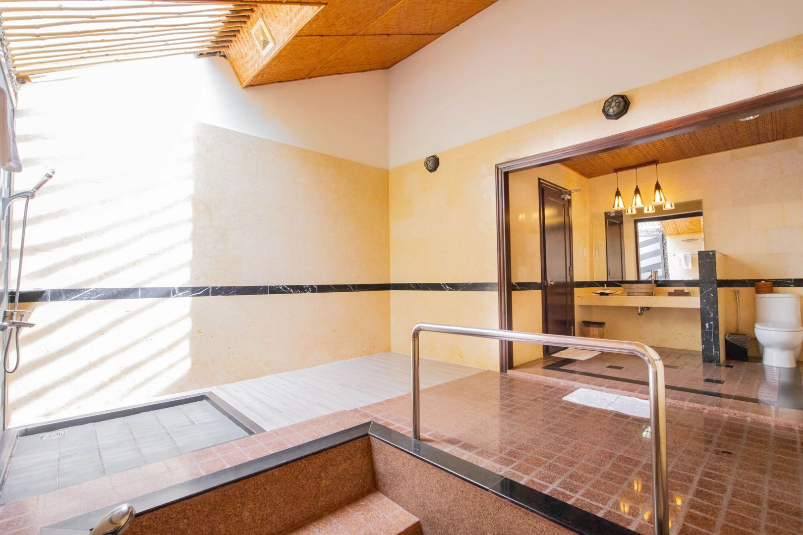 Diamond Bay Resort and Spa