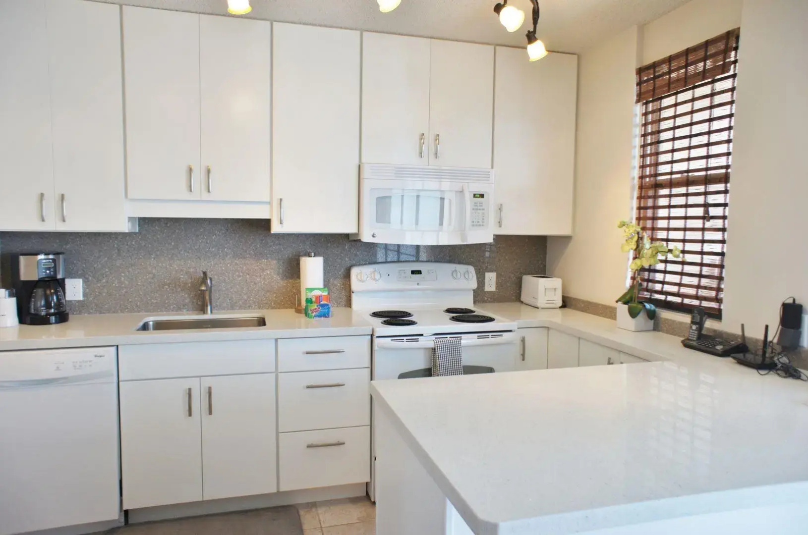 Kona Makai 6305 by RedAwning