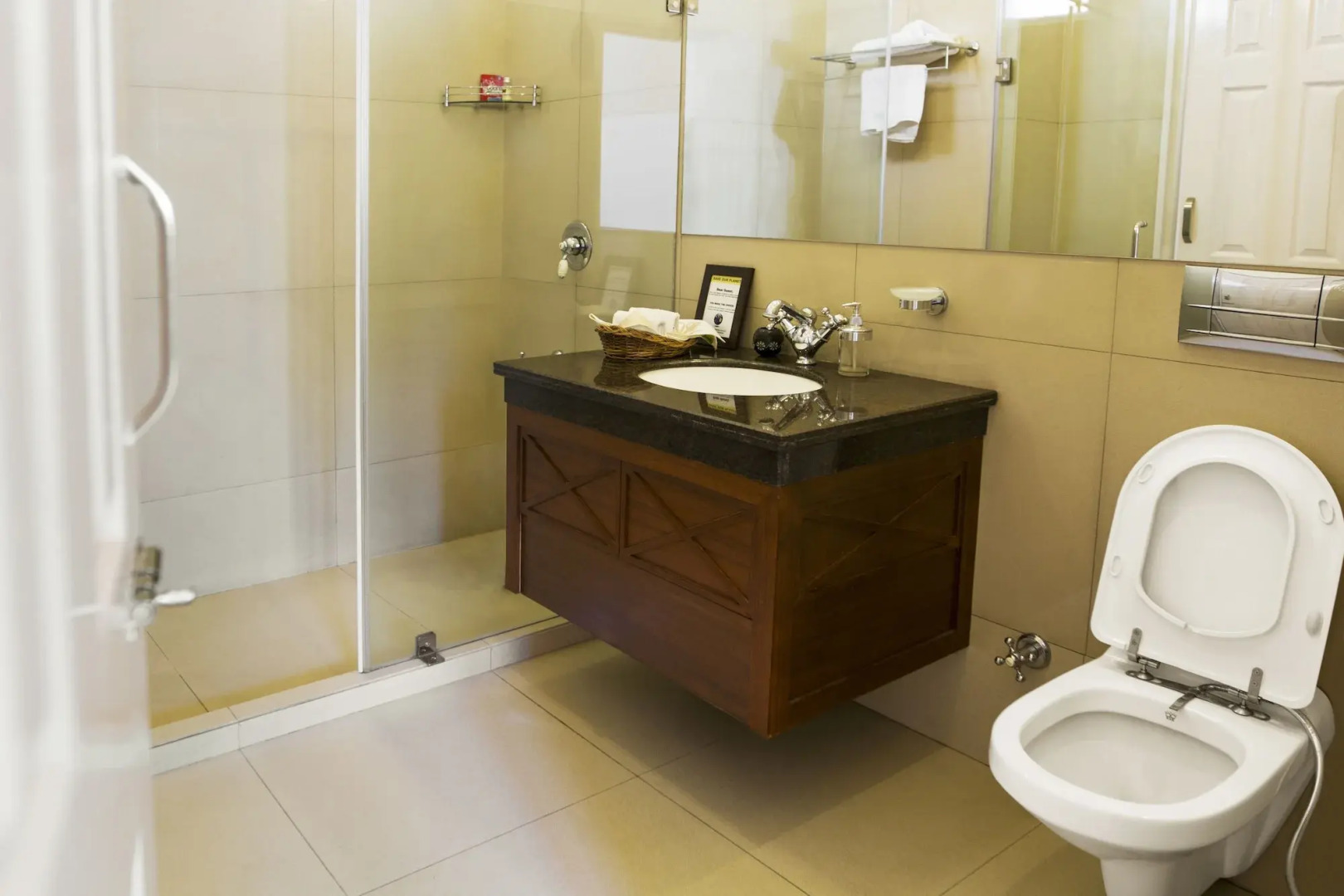 Lamrin Norwood Green Palampur