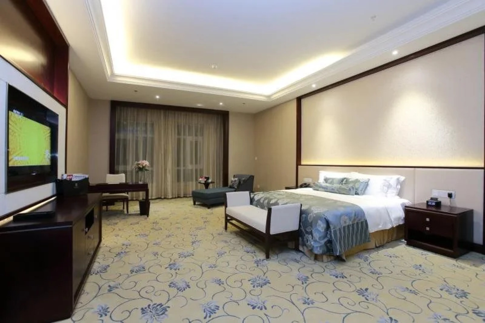 Linyi River Hotel