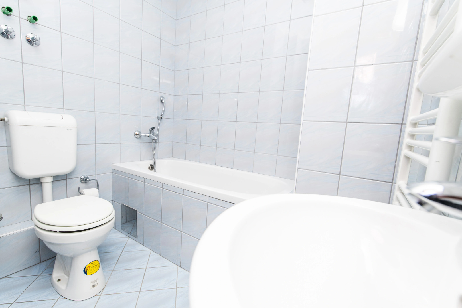 Spacious design loft in beautiful neighborhood