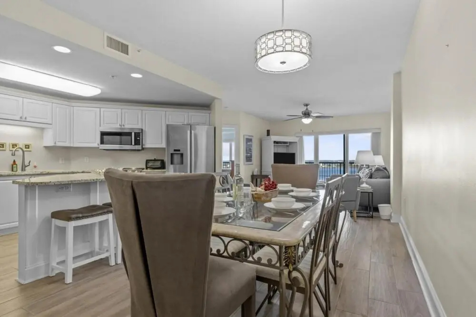 Yacht Club Dream 3 Bedroom Condo by RedAwning