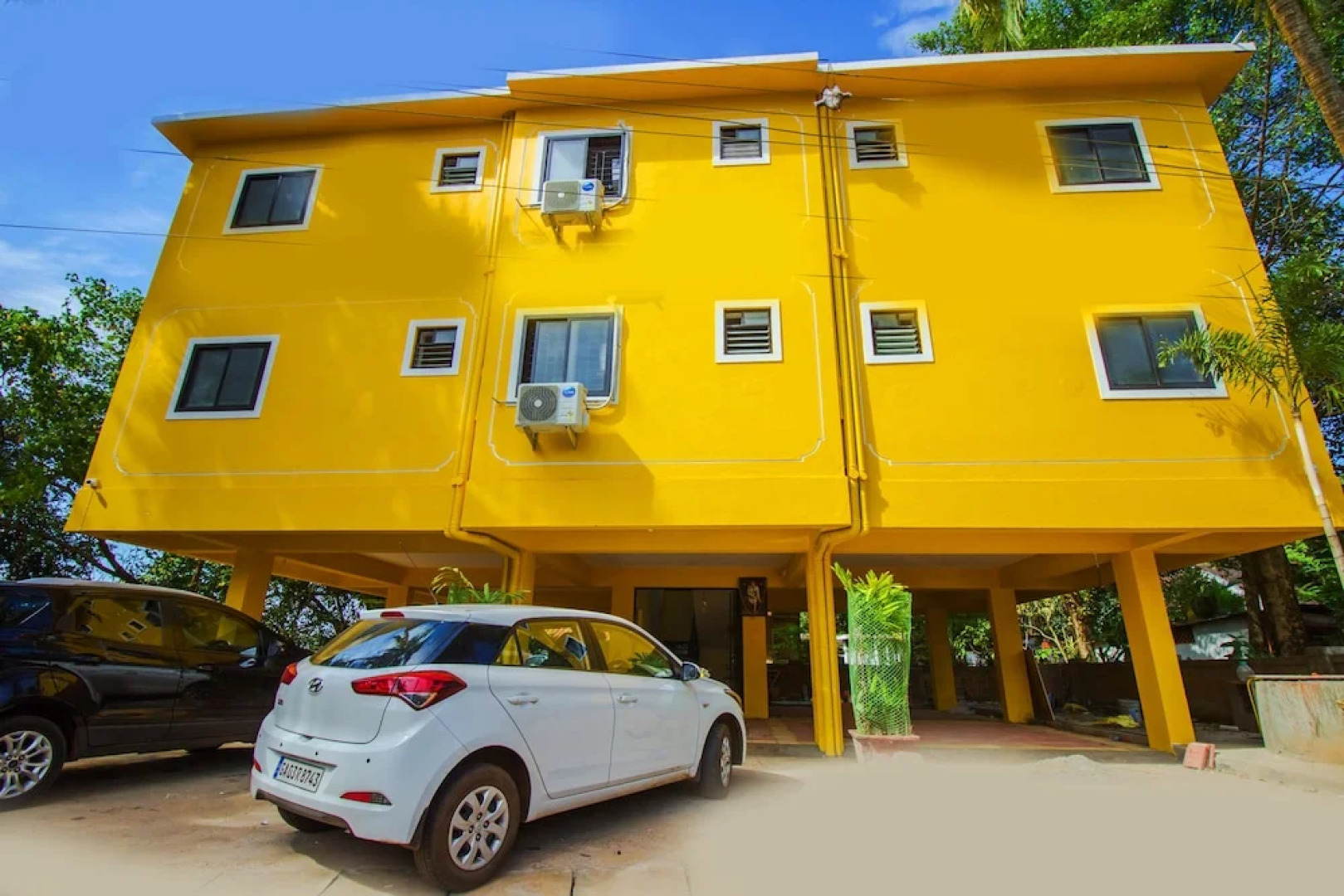 OYO 18414 Home Cosy Studio Saligao Circle