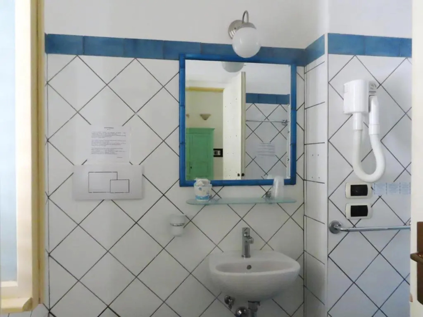 Stromboli Central Family Apartment - 3 Double Rooms