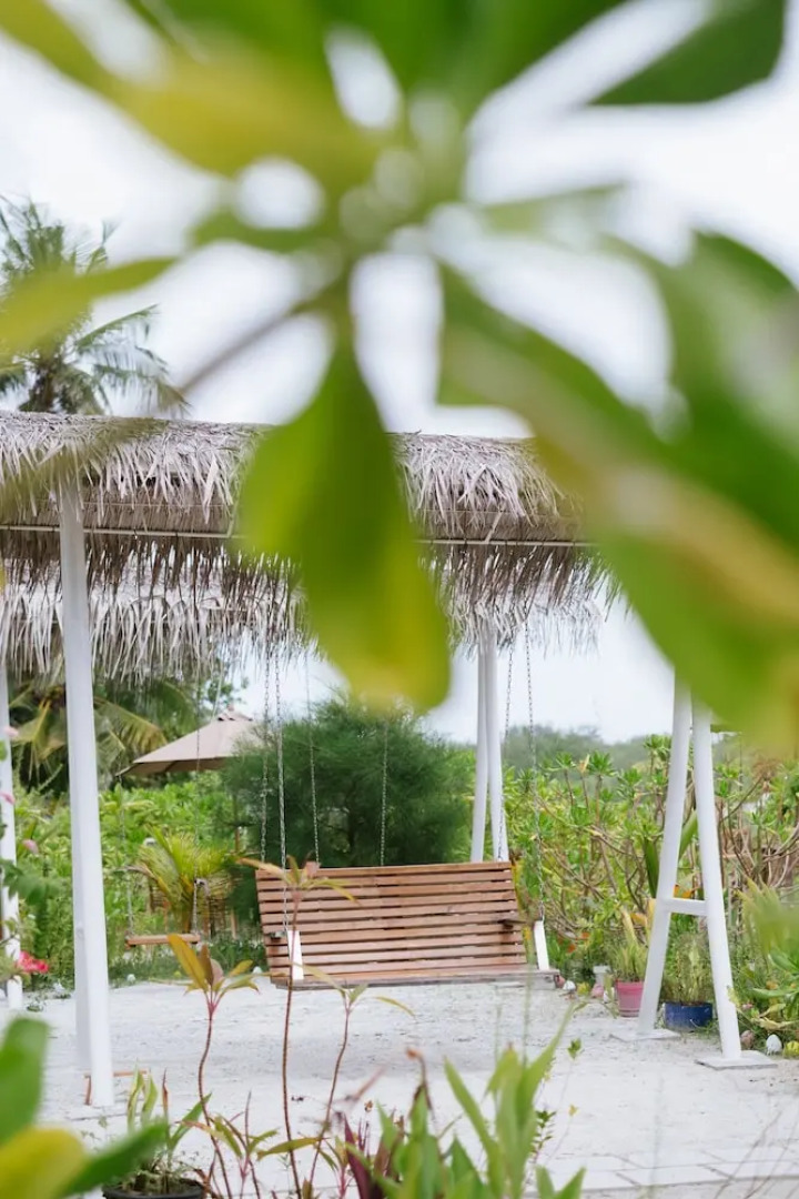 Reef Edge Thulusdhoo