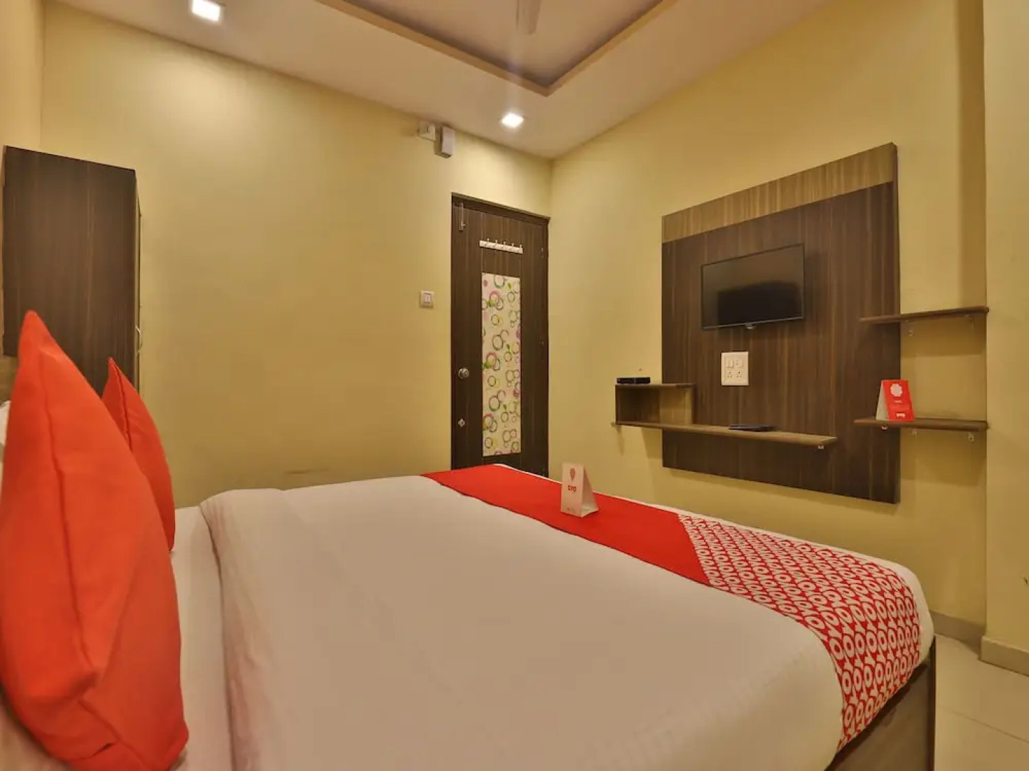 OYO 11867 Hotel Nilkanth Inn