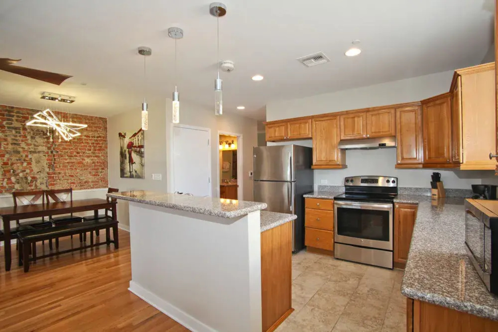 Hosteeva French Quarter Luxury Condo