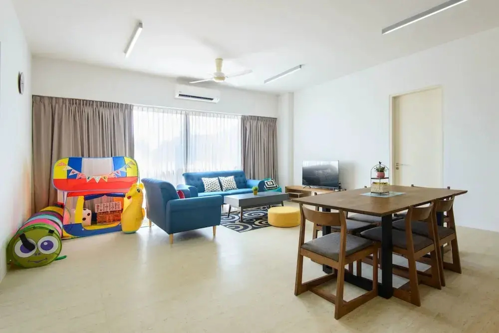 2 Bedrooms Apartment By The Sea