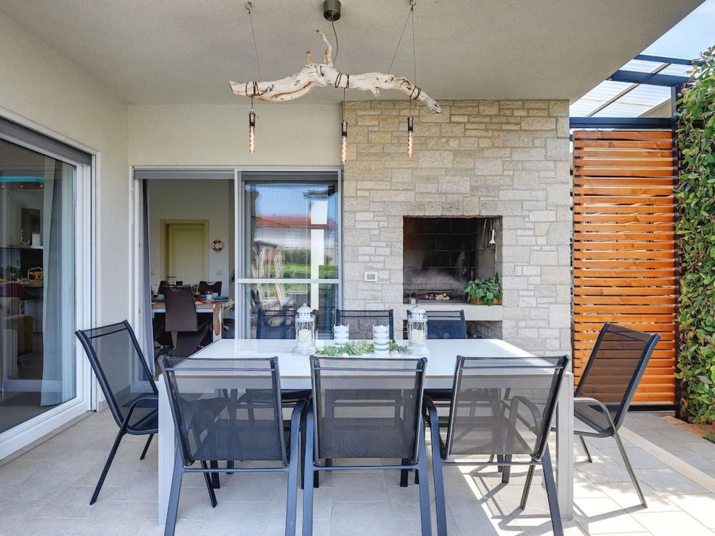 Modern Holiday Home in Novigrad With Pool