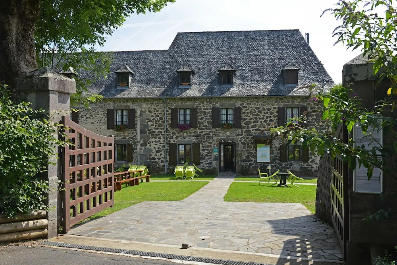 Azureva Brommat En Carladez