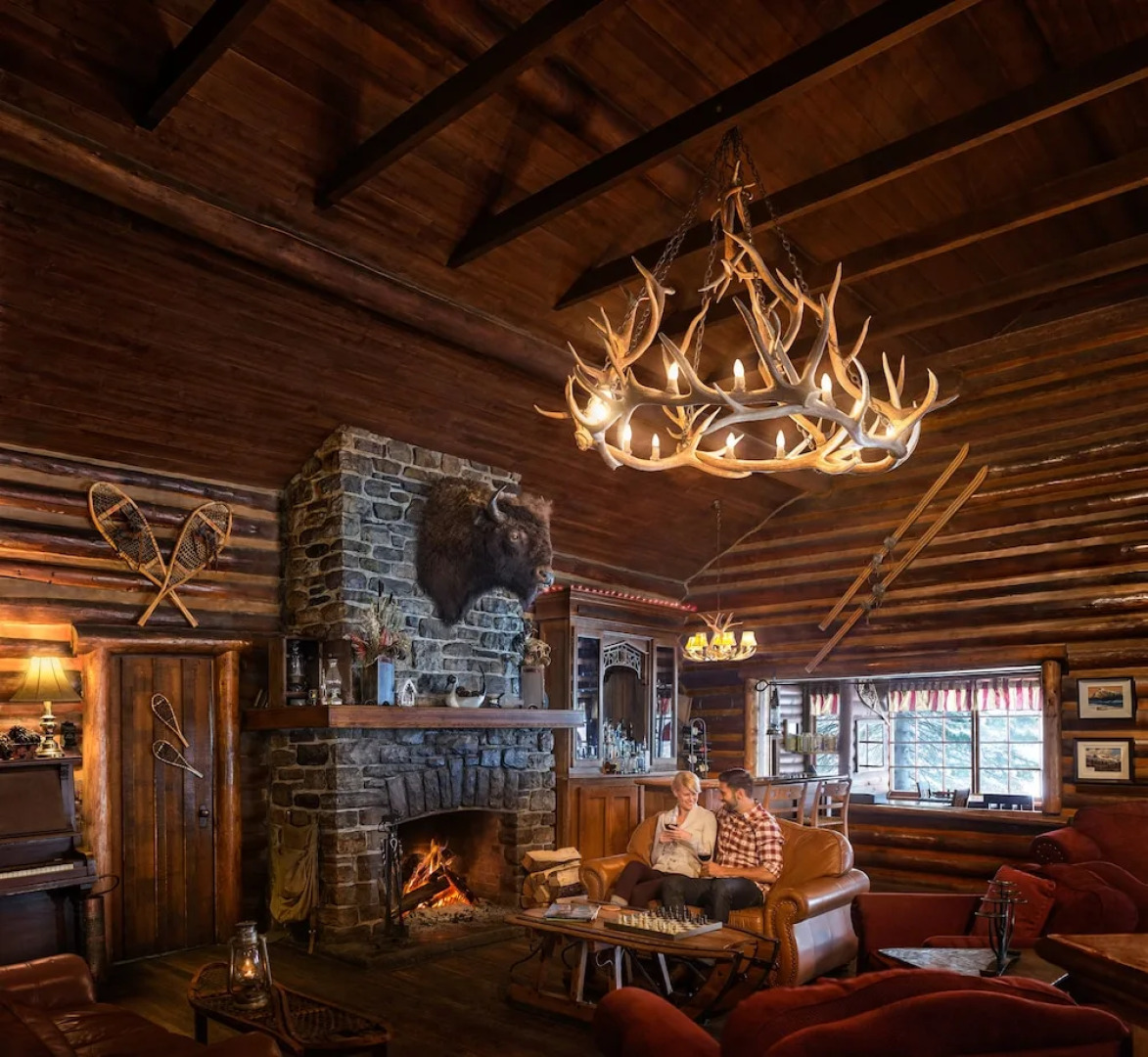 Storm Mountain Lodge Cabins & Dining