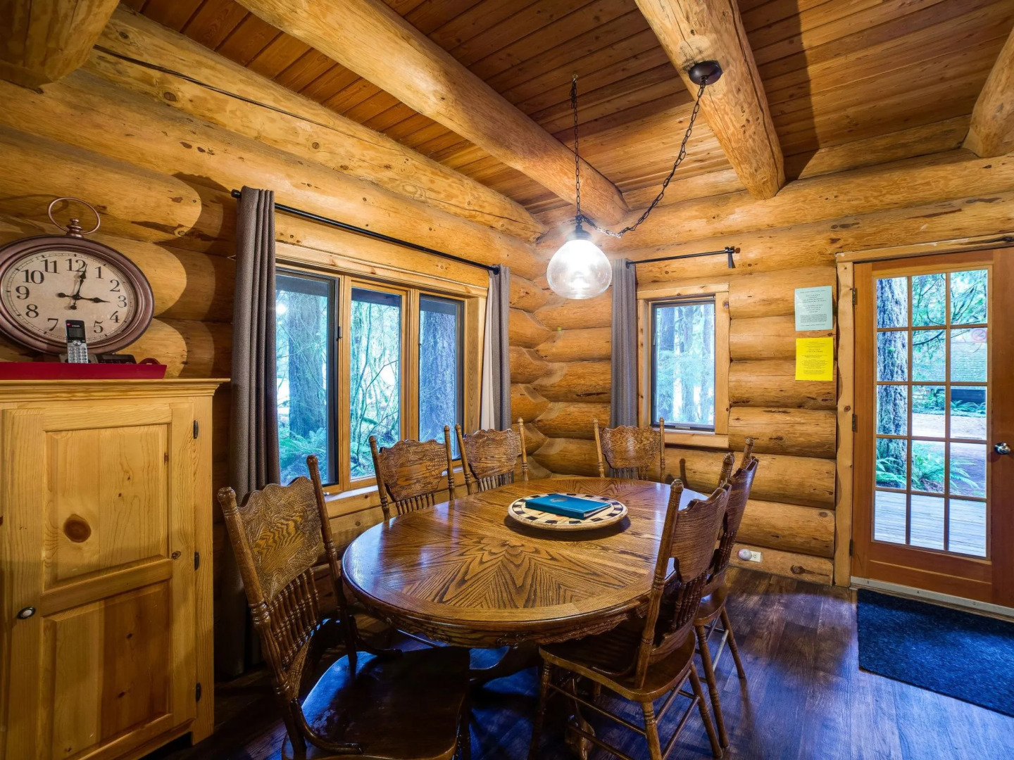 10SL Log Cabin at its Best!