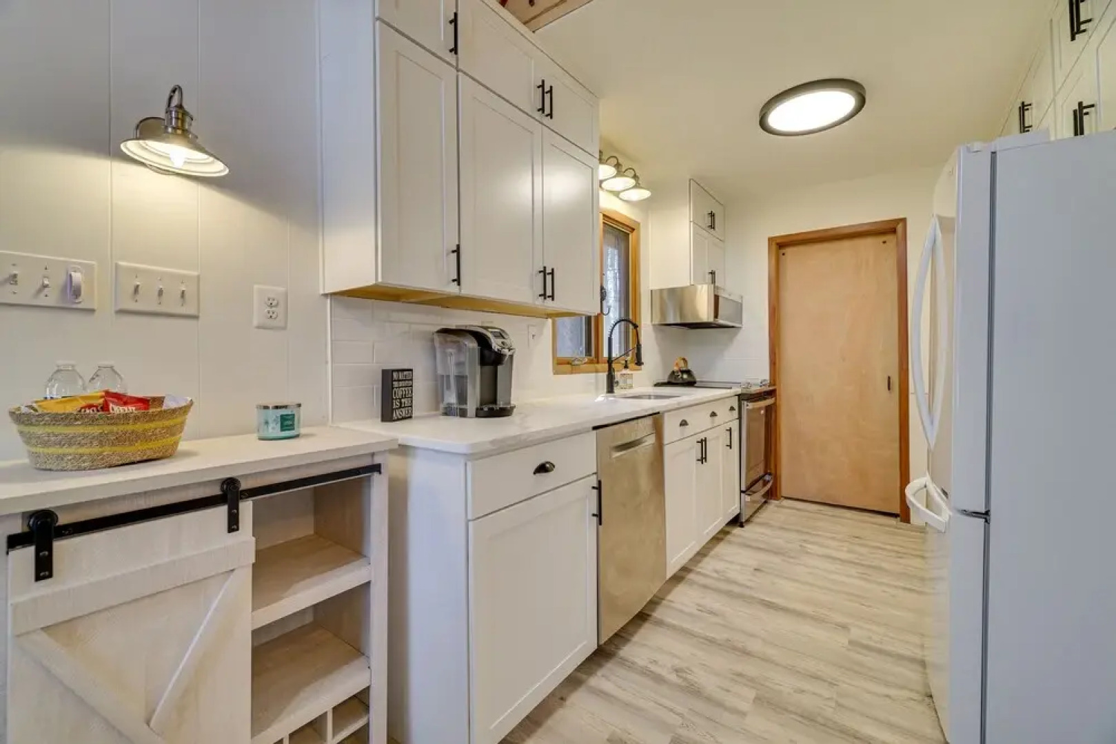 Peaceful Pocono Lake Cabin: Walk to Pine Lake!